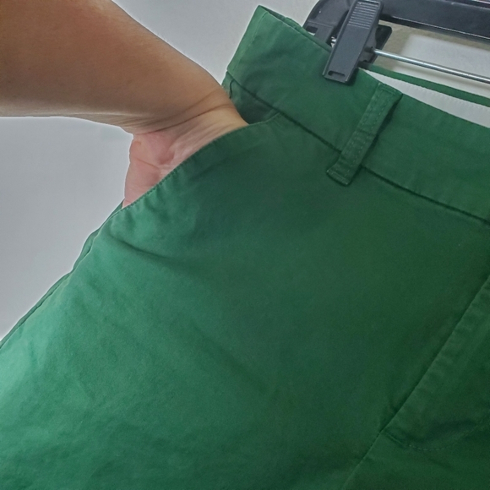 J Crew Women's Green Chino Cotton Shorts with 9‎ Inch Inseam - Picture 4 of 13